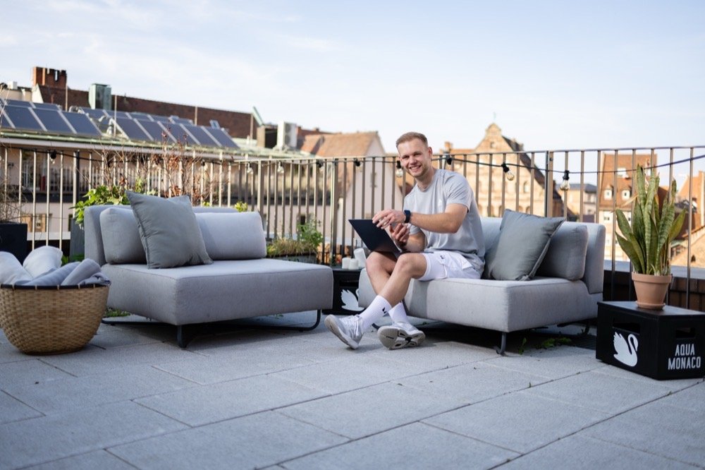 Tim Sußbauer bei der Online-Betreuung seiner Klienten
